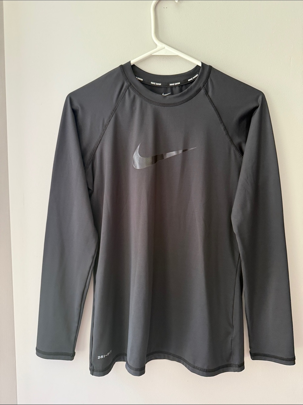 Nike Swim Black Long  Sleeve Dri-FIT Crew Top Size Medium